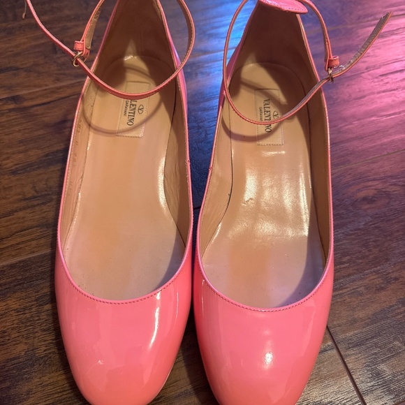 Valentino Garavani Pink Patent Leather Ankle Strap Round Toe Mary Janes Size 8.5 - Picture 3 of 5